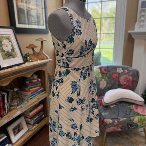 Banana Republic fully lined Floral Midi Dress - Picture 2 of 7